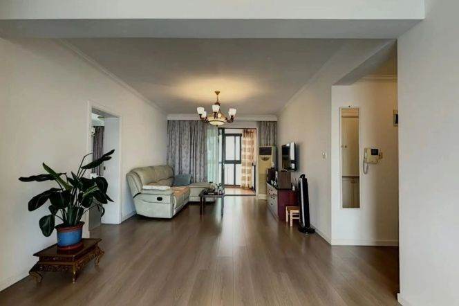 Elevator Decent 2BR good Layout available soon