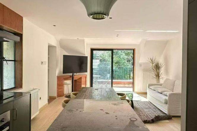 Beautiful 2BR APT Balcony Green view 14k
