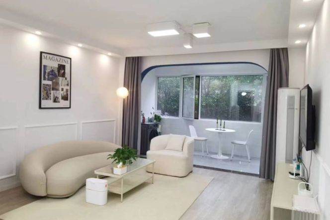 2br, big window, subway L6, Modern, 10.5k
