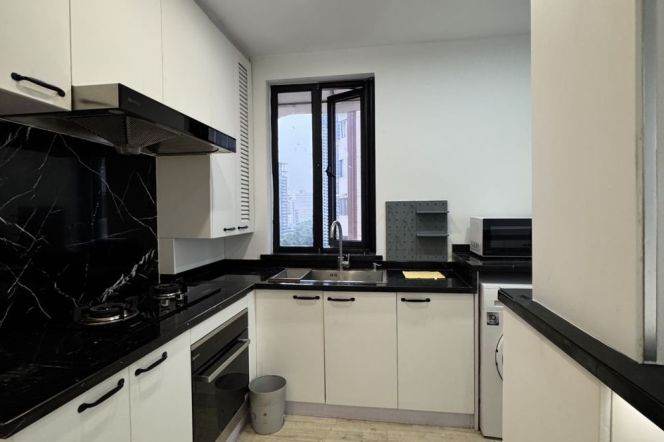 Highrise &Moder 1BR  | Cozy deco | Changshu rd Mt | Heating +Central AC
