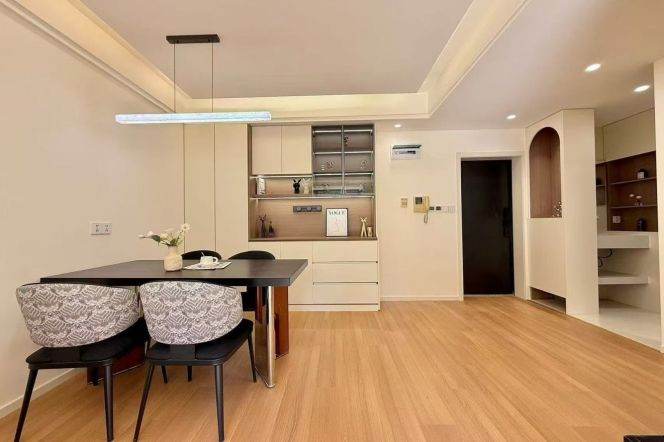 Brand-new one bedroom Apt+Floor heating+central AC+oven @ Loushanguan Rd