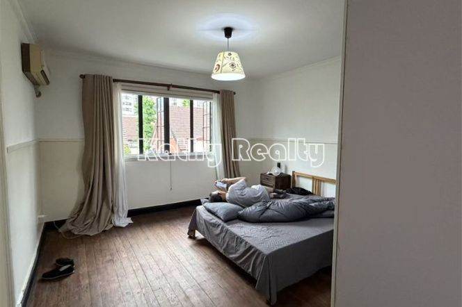 Beautiful old house 2+1 BR Yuyuan Rd 13.5k 