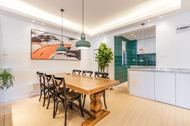  Spacious 3-Bedroom Luxury Apartment in Prime Gubei  nr Golden street 