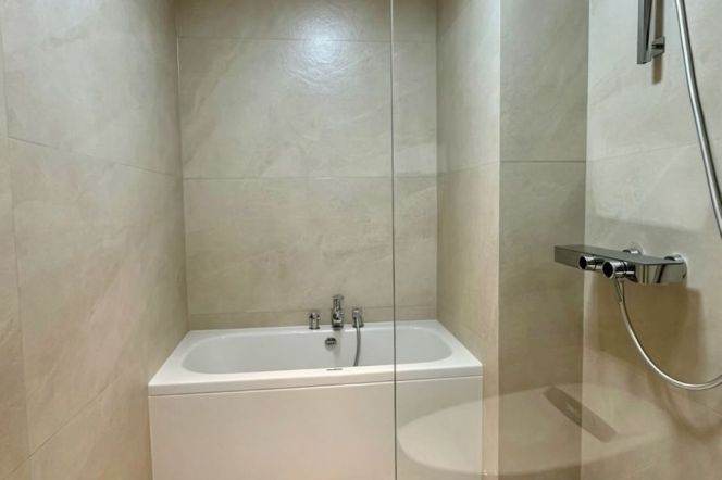 1br—Changde Road—5-minute walk to Lines 7 and 13—Changshou Road