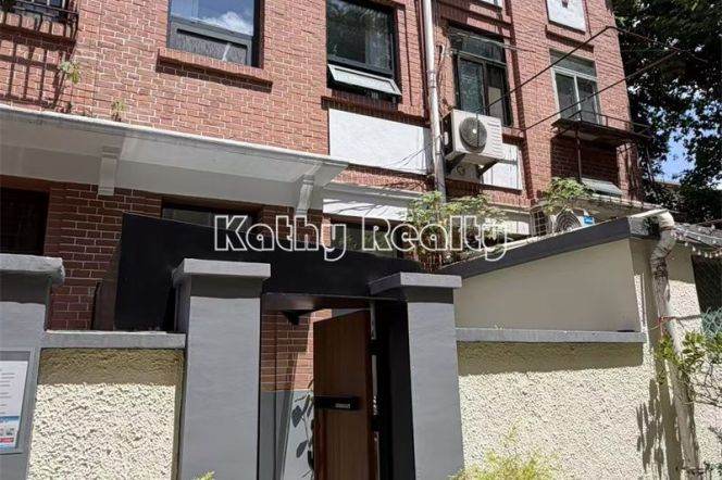 Beautiful Lane house with lift Jing’an temple 42k