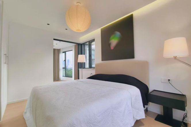 1 Big Br, 1 Living room, 70 sqm, High rise building @ West Nanjing metro L2.12&13