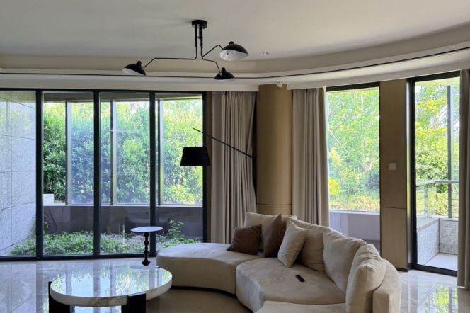 Exclusive Single Courtyard 3-Bedroom Luxury Villa Xuhui Riverside