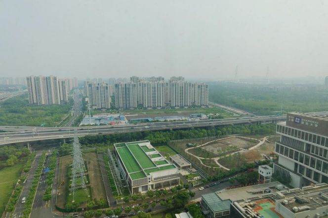 High floor viewing 2 br next NYU shanghai,5 mins walking to L 6/8/11 Oriental sports center st.