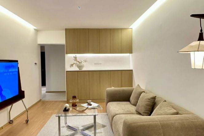 1br—Changde Road—5-minute walk to Lines 7 and 13—Changshou Road