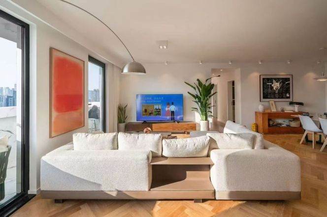 Spacious 3-Br  near Jiangsu Road Metro 