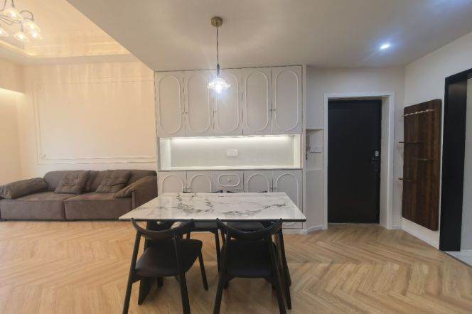 Big terrace 2bedrooms Apt+Floor heating+central AC+oven @ Weining Rd