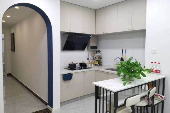 2br, big window, subway L6, Modern, 10.5k