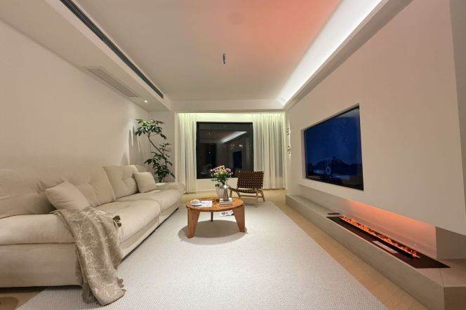   High-floor 3-Bedroom Apartment with Double-glazed Windows & Floor Heating in Putuo