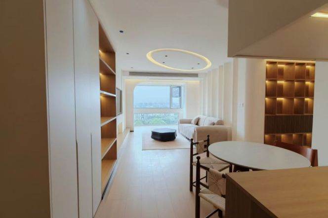 Spacious 3-Bedroom High-floor  in Prime Gubei with Full Luxury Home Appliances & Fixed Parking