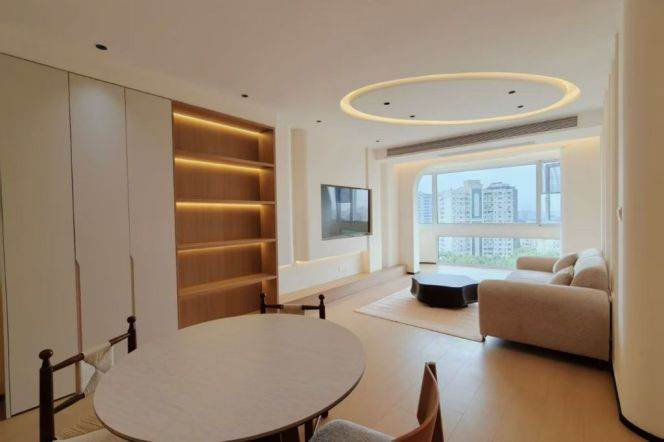 Spacious 3-Bedroom High-floor  in Prime Gubei with Full Luxury Home Appliances & Fixed Parking