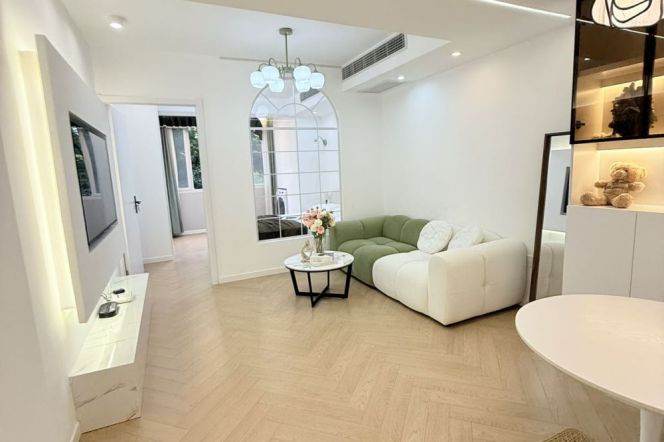 7.6k Comfort 1Br with elevator Nr West Yan'an Rd.line3/4
