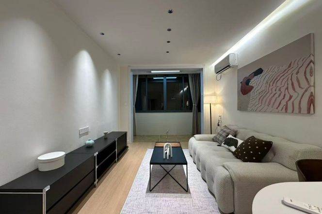 1br, subway L4,14, balcony, Big livingroom, key, 9k