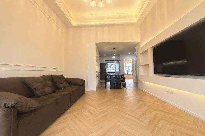 Big terrace 2bedrooms Apt+Floor heating+central AC+oven @ Weining Rd