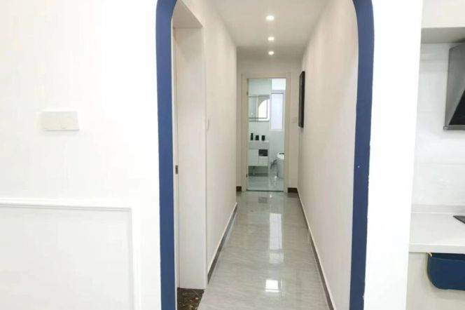 2br, big window, subway L6, Modern, 10.5k