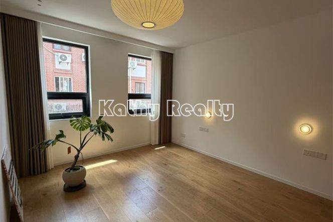 Beautiful Lane house with lift Jing’an temple 42k