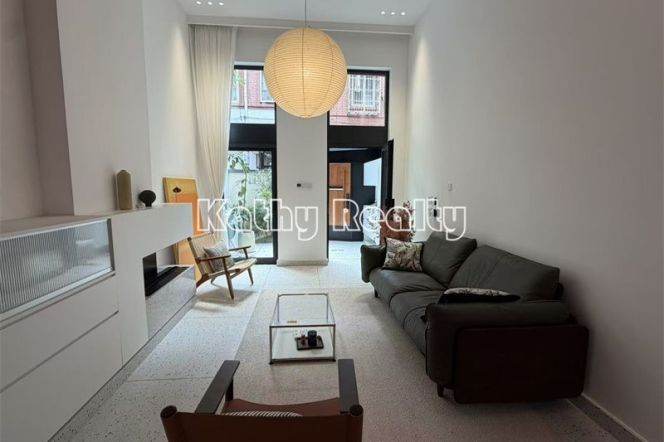 Beautiful Lane house with lift Jing’an temple 42k