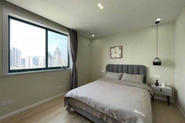 2br, malls, Subway Century Avenue, balcony, bright, 9k