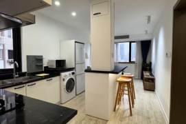 Highrise &Moder 1BR  | Cozy deco | Changshu rd Mt | Heating +Central AC