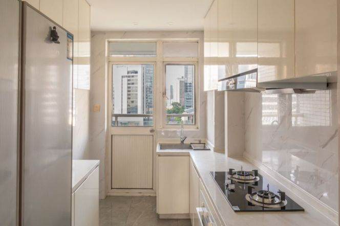 Riverview 3br/2bt Flat with double Balconies