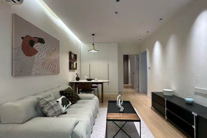 1br, subway L4,14, balcony, Big livingroom, key, 9k