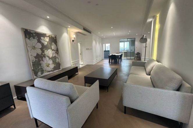  High-Floor Scenic 4-Bed   | Xinhua Road Changning