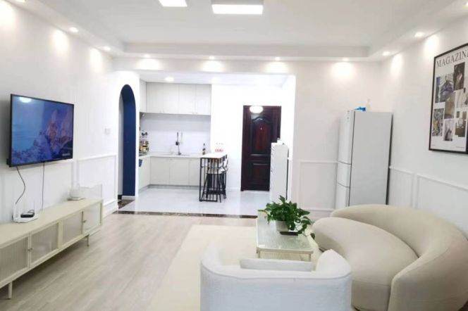 2br, big window, subway L6, Modern, 10.5k