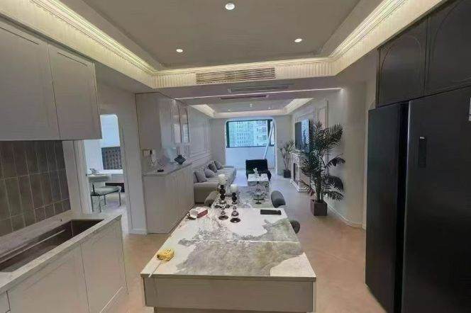 Jiaozhou rd/Changshou rd 3bedrooms 2bathrooms apt wt floor heating;L7/13