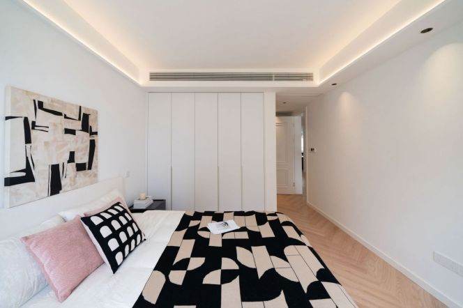  Bright 3-Bedroom with Floor Heating & Floor-to-Ceiling Windows Near Dapuqiao