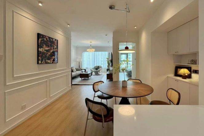 Brand new decoration 2brs with floor heating and balcony in Jing an area