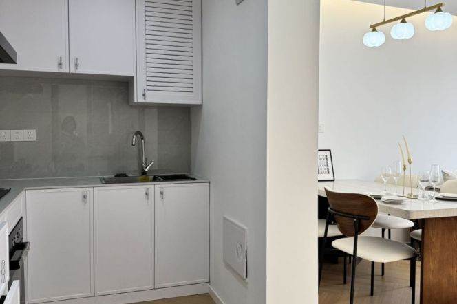 Spcaious 1Br | South Shanxi rd metro & Iapm | Balcony +Heating | Jiangshan rd