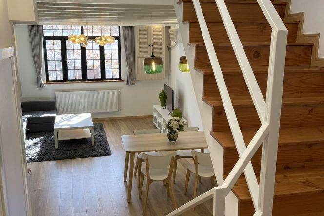 2 Brs, 2 Baths, Wall heating/Oven/Dryer, 110 sqm @ South Shaaxi metro L1,12&10