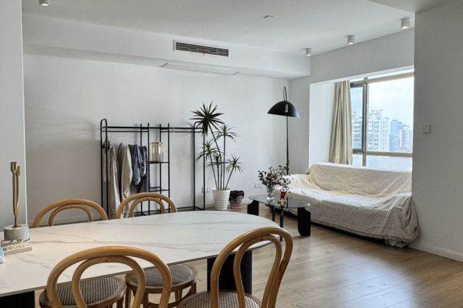 Modern 2Br-2bathr  | Zhongshan Park L3/4/2 | Central AC +good sunshine