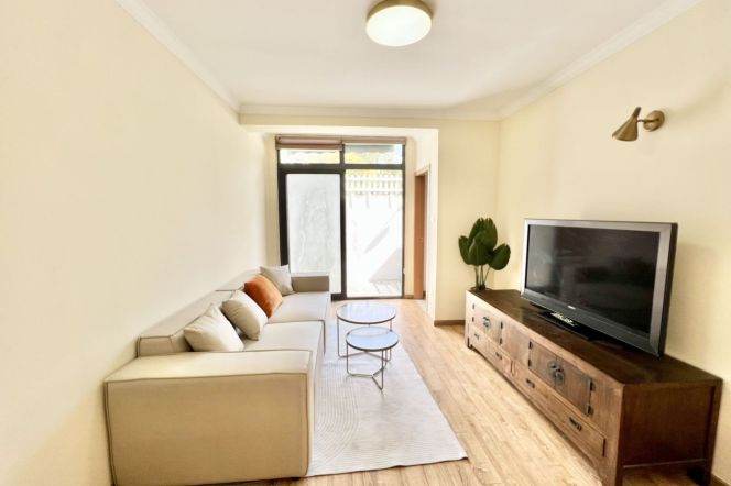 Nice yard 2+1Brs/1Lr/1Bt apt nr Zhongshan park,M2/3/4