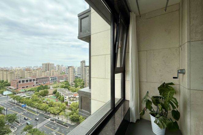 Modern decoration 2brs with floor heating and balcony  beside Huang pu river