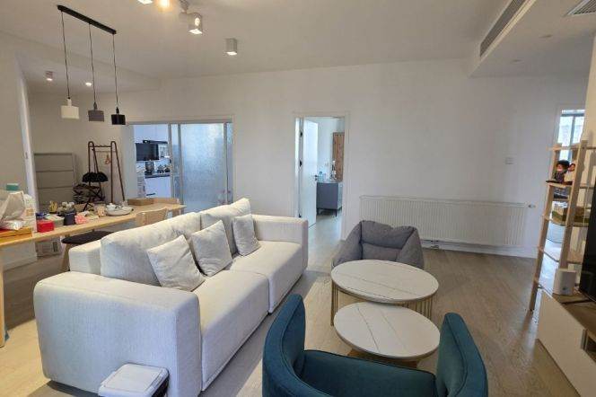 modern 3brs balcony wall heating just beside Xujiahui park 26K