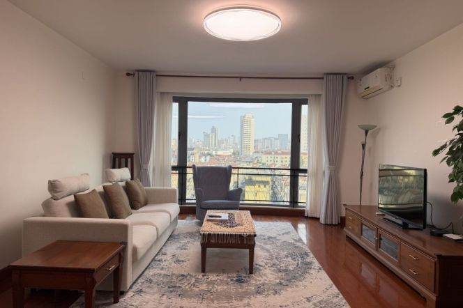 modern 3brs good sunshine on An fu road near Wu kang road line 1 and 7 only 22.5K
