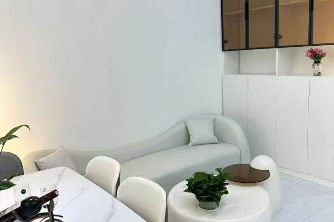 Nice yard+cozy 1br 1lr/brand furniture/high value/nice location,Shuicheng rd@L10