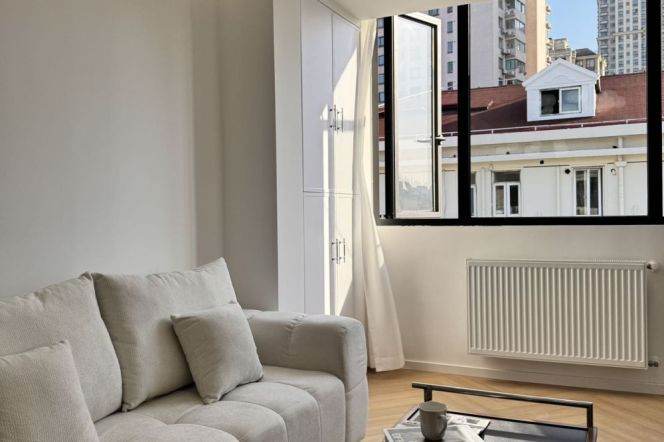 Spcaious 1Br | South Shanxi rd metro & Iapm | Balcony +Heating | Jiangshan rd