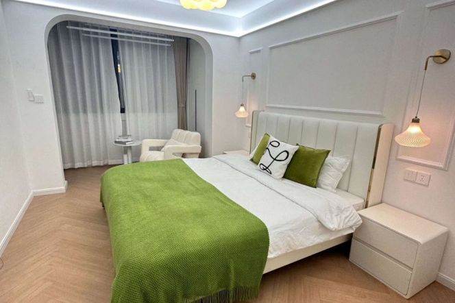 West Yan'an rd/spacious 1BR 2LR/bright room/separate living room,@L3/4