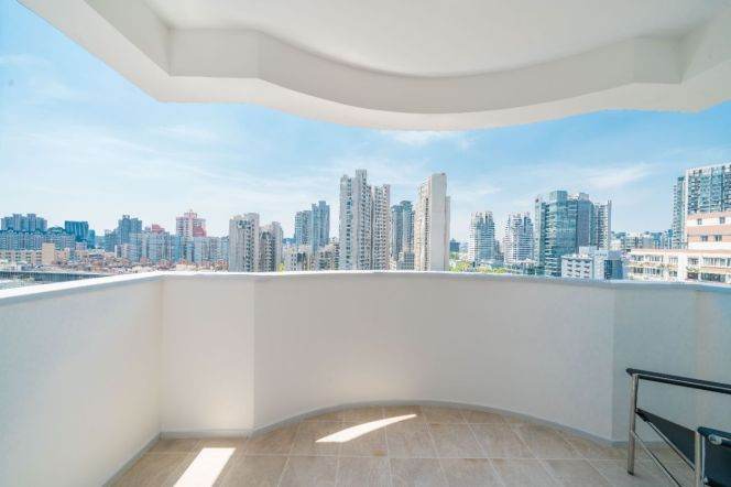 3 Brs, 2 Baths, Open Balcony/Floor heating/Oven, 150 sqm @ Jiaotong uni L10&11