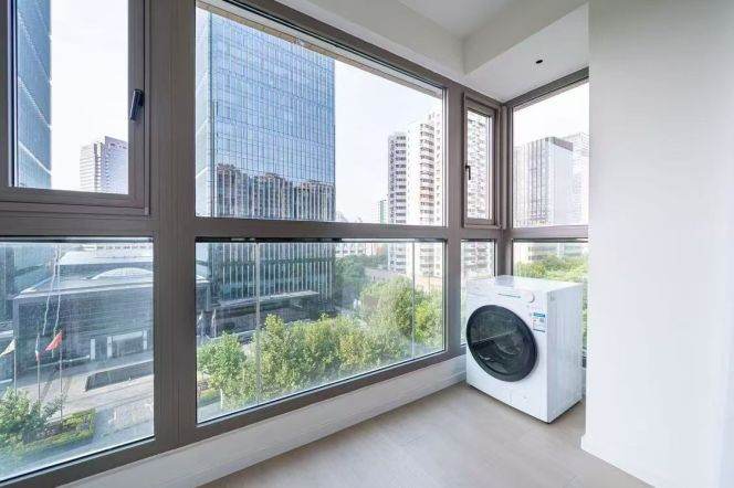 brand new big 1 bedroom floor heating modern furniture in Gubei 17K