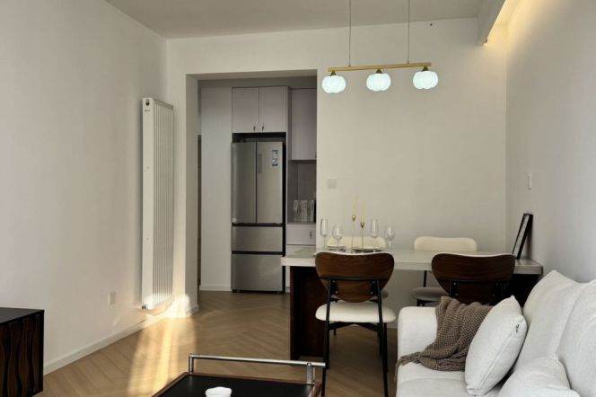 Spcaious 1Br | South Shanxi rd metro & Iapm | Balcony +Heating | Jiangshan rd