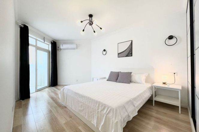 Changshou rd 2BR 2LR@L13/7,high floor/all bright room/big living room