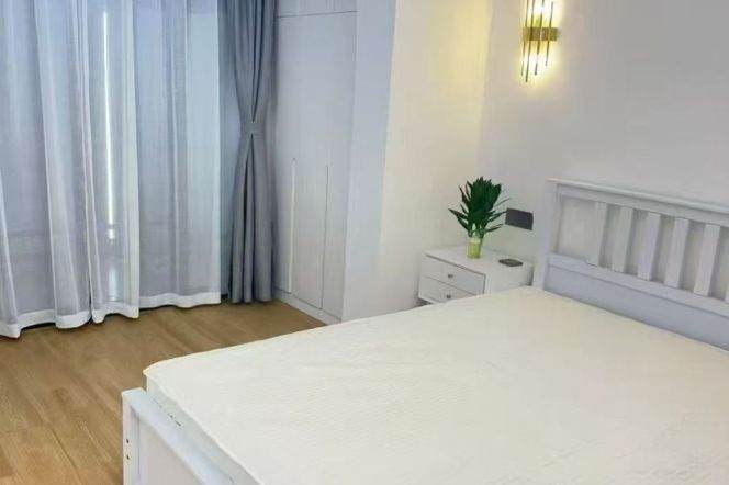 Nice yard+cozy 1br 1lr/brand furniture/high value/nice location,Shuicheng rd@L10