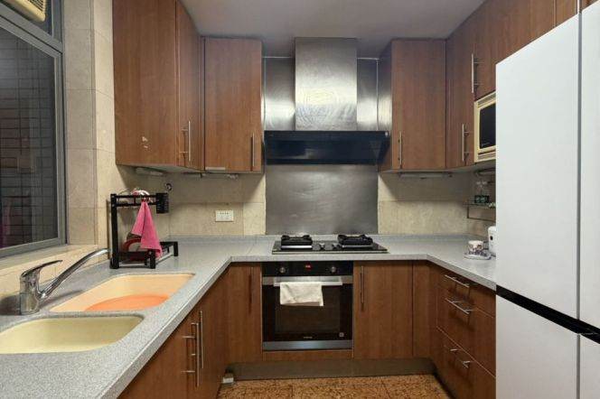 modern 3brs good sunshine on An fu road near Wu kang road line 1 and 7 only 22.5K